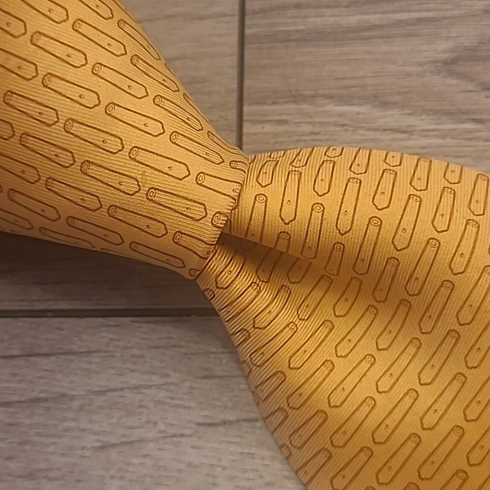 SINE DIE Cannon Tan Gold Whimsical Pattern Mens Silk Tie‎